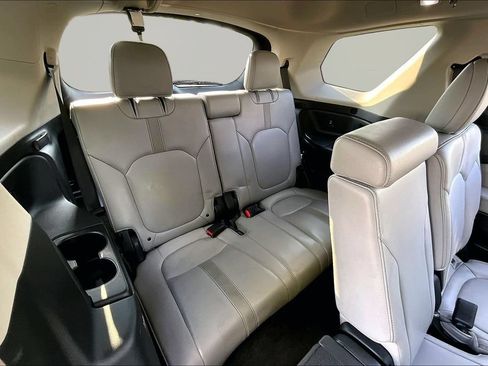 Used 2025 Honda Pilot EX-L image 17