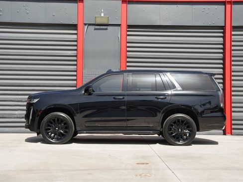 Used 2023 Cadillac Escalade Premium Luxury RWD image 6