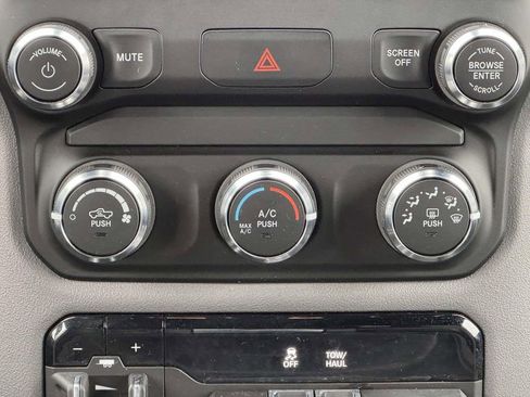 Used 2024 RAM 2500 Big Horn w/ Bed Utility Group image 19