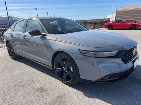 Used 2025 Honda Accord Sport image 3