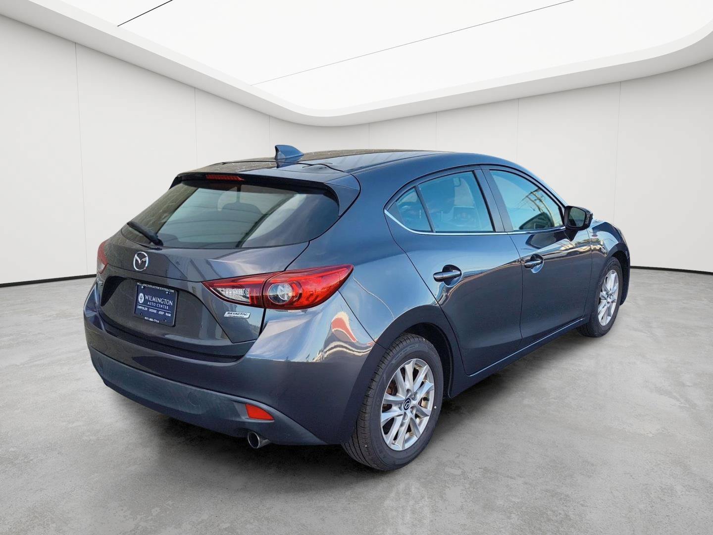 Used 2016 MAZDA MAZDA3 i Touring w/ Popular Equipment Package FWD image 3