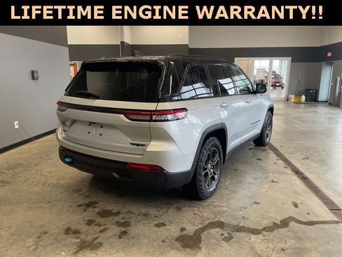 Used 2024 Jeep Grand Cherokee Trailhawk image 8