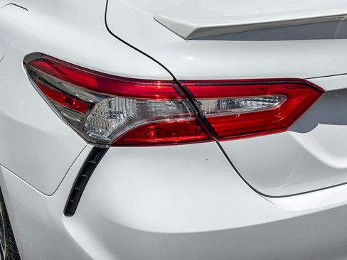 Used 2018 Toyota Camry SE FWD image 9
