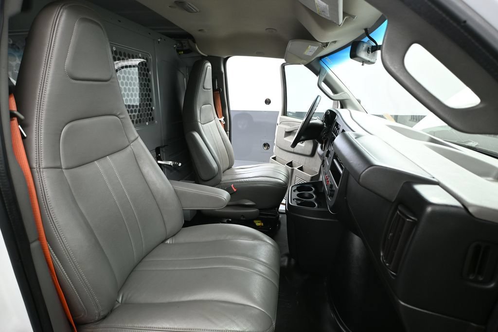 Used 2016 Chevrolet Express 2500 RWD image 31