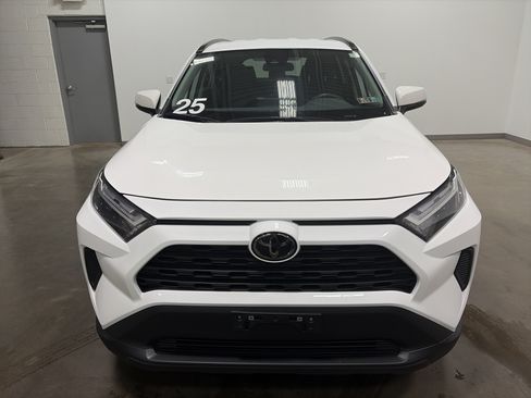 Used 2025 Toyota RAV4 XLE AWD/4WD image 7