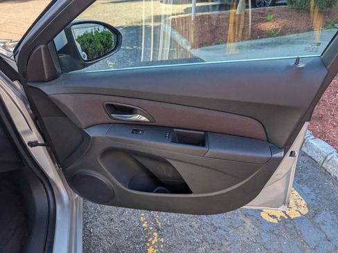 Used 2015 Chevrolet Cruze LT image 25