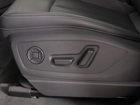 Used 2024 Audi Q8 e-tron Premium Plus w/ Premium Plus Package image 42