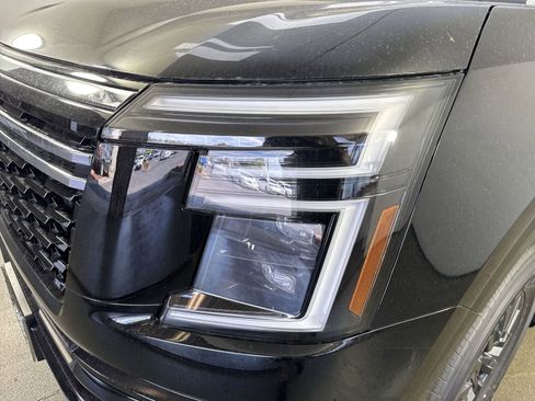 New 2025 Nissan Armada SV image 28