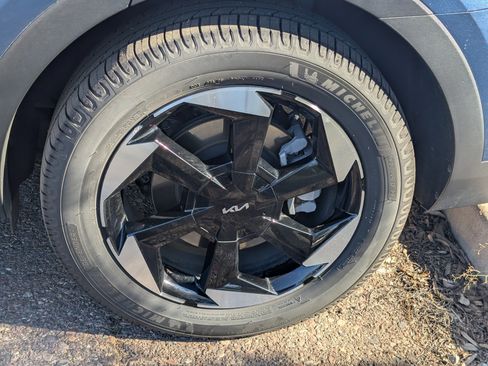 Certified 2025 Kia Sorento EX image 7