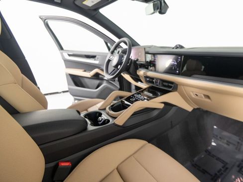 New 2026 Porsche Cayenne image 24