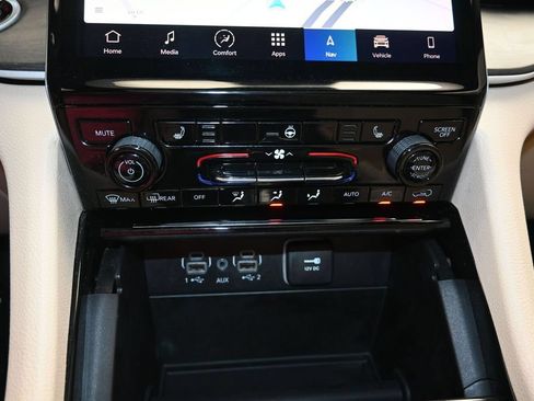 Used 2023 Jeep Grand Cherokee L Limited RWD image 18