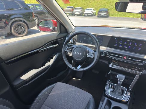 Used 2025 Kia Seltos S FWD image 15