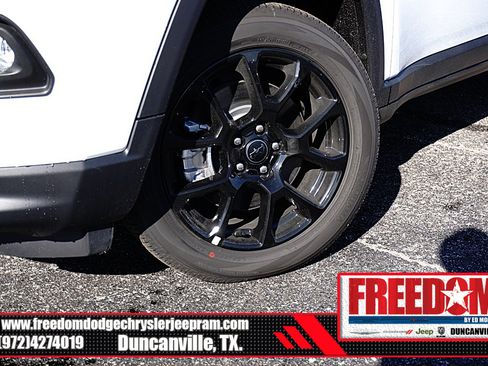 New 2026 Jeep Compass Latitude image 9