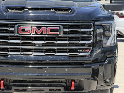 Used 2025 GMC Sierra 2500 AT4 AWD/4WD image 8