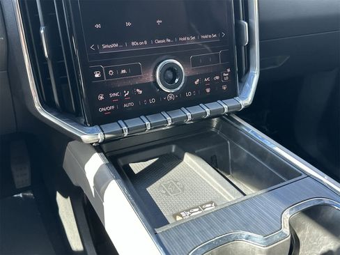 Used 2024 GMC Acadia Elevation image 16