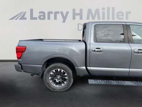 Used 2017 Nissan Titan SV image 14