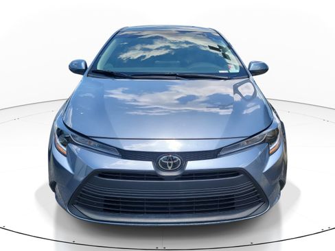 Used 2025 Toyota Corolla LE FWD image 2
