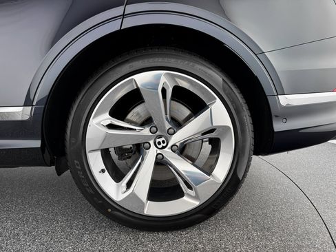 New 2025 Bentley Bentayga image 36