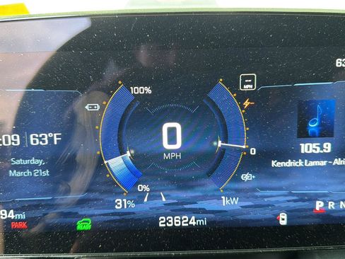 Used 2025 Chevrolet Equinox EV LT w/ Convenience Package image 11