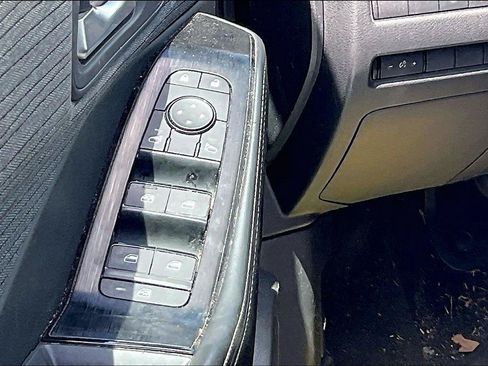 Certified 2023 Nissan Rogue SV FWD image 8