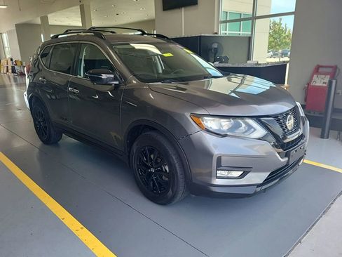Used 2018 Nissan Rogue SV w/ Premium Package AWD/4WD image 2