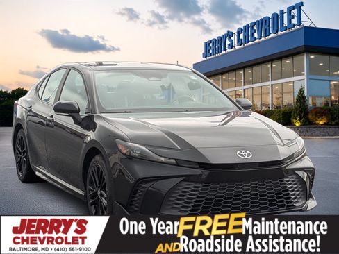 Used 2025 Toyota Camry SE FWD image 1