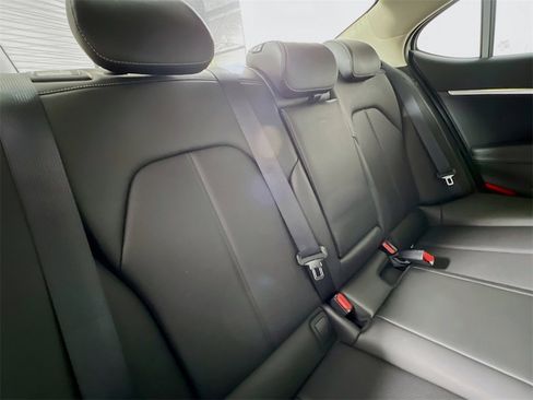 Used 2025 Genesis G70 2.5T image 26