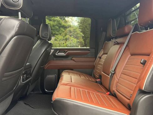 Used 2024 GMC Sierra 3500 Denali Ultimate AWD/4WD image 34