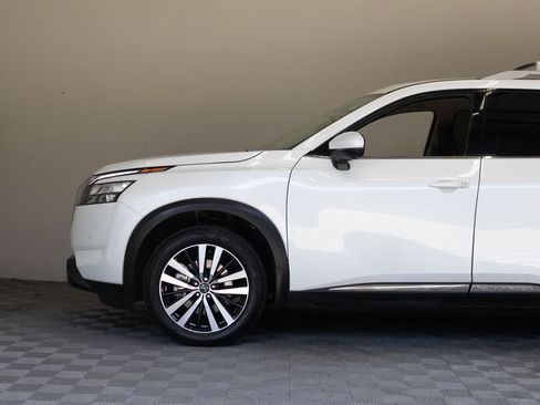Used 2025 Nissan Pathfinder Platinum w/ Cargo Package FWD image 8