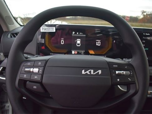 New 2025 Kia K4 LXS image 23