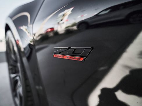 Used 2023 Chevrolet Corvette Z06 RWD image 3