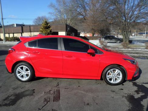 Used 2017 Chevrolet Cruze LT w/ Convenience Package image 8