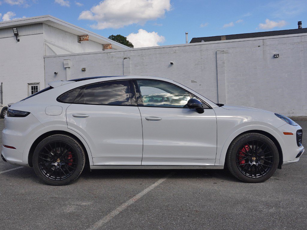Used 2022 Porsche Cayenne GTS w/ Premium Package Plus AWD/4WD image 21