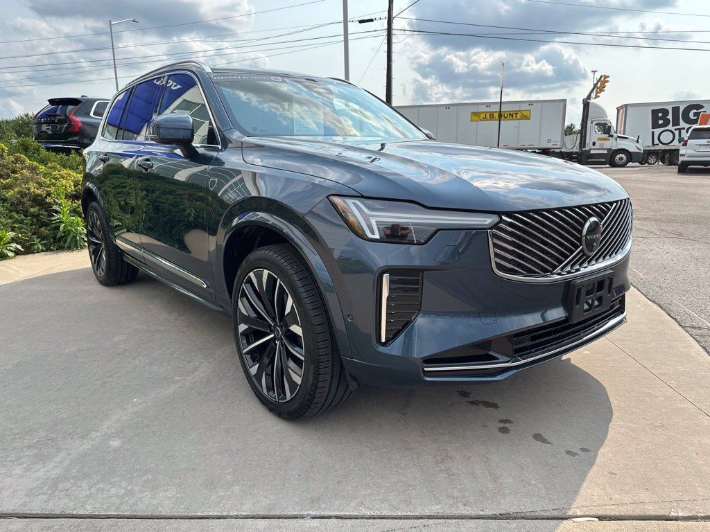 Certified 2026 Volvo XC90 B6 Plus AWD/4WD image 3
