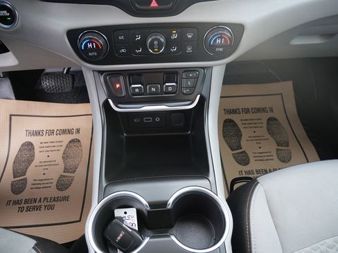 Used 2018 GMC Terrain SLE w/ Driver Convenience Package image 13