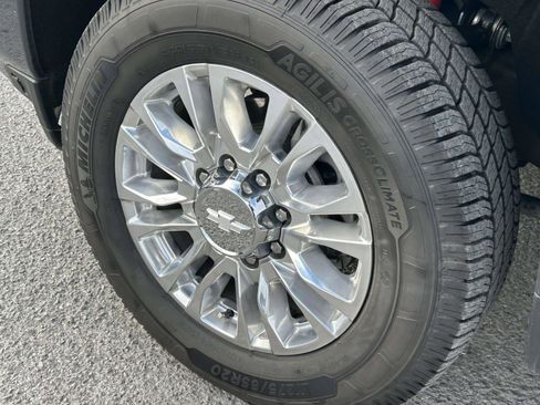 Used 2020 Chevrolet Silverado 2500 High Country w/ Z71 Off-Road Package image 9