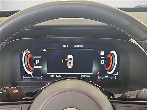 Used 2024 Nissan Pathfinder Platinum w/ Lighting Package (N93) FWD image 11