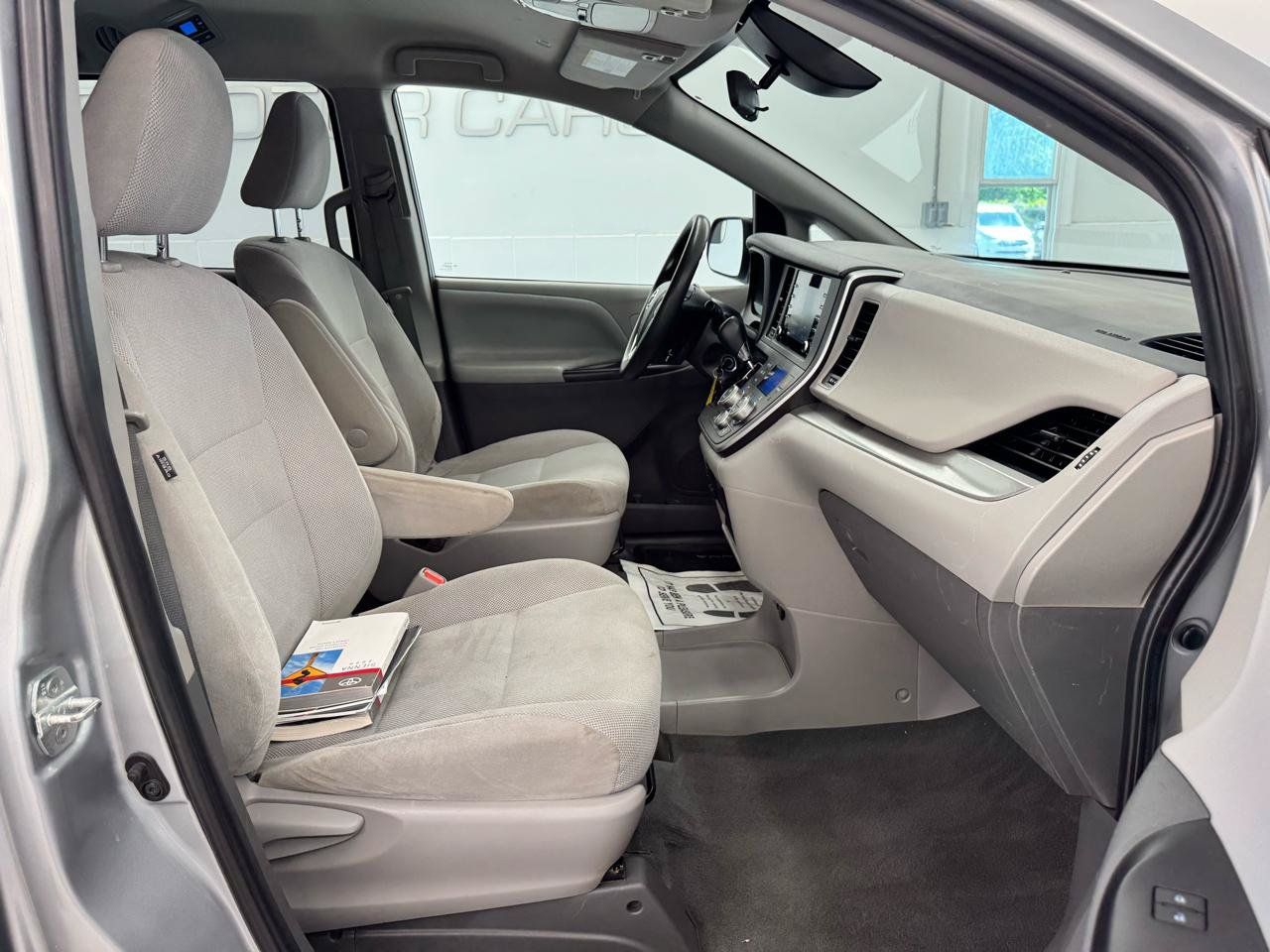 Used 2020 Toyota Sienna L FWD image 14