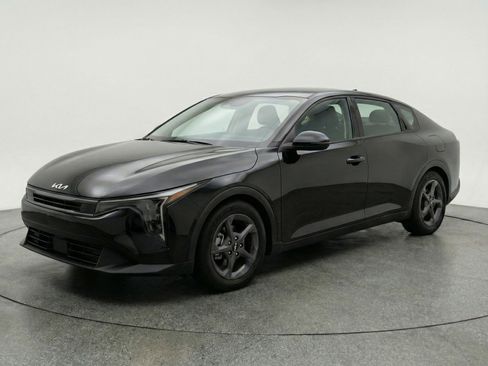 Used 2025 Kia K4 LXS image 3