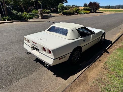 Used 1988 Chevrolet Corvette Convertible RWD image 5