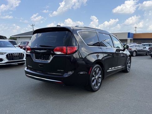 Used 2018 Chrysler Pacifica Limited w/ Advanced Safetytec Group FWD image 6