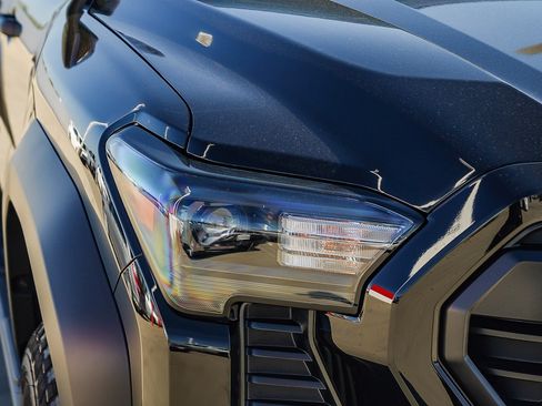 New 2026 Toyota Tacoma TRD Off-Road AWD/4WD image 9