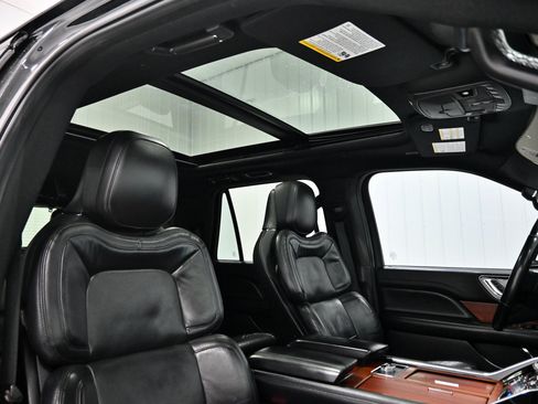 Used 2021 Lincoln Navigator Reserve AWD/4WD image 29