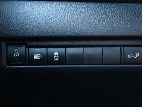 Used 2024 Toyota Venza LE image 23