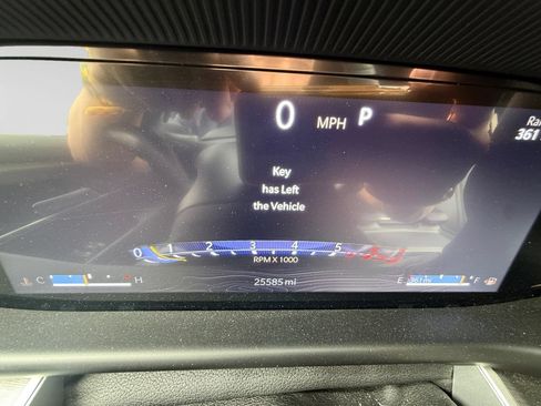 Used 2025 Jeep Wagoneer L Series II AWD/4WD image 13