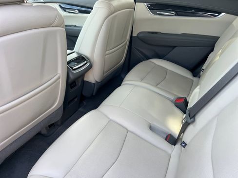 Used 2022 Cadillac XT6 Premium Luxury w/ Technology Package image 4