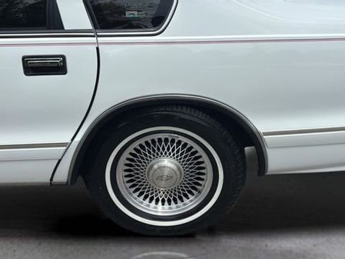 Used 1996 Chevrolet Caprice SS RWD image 31