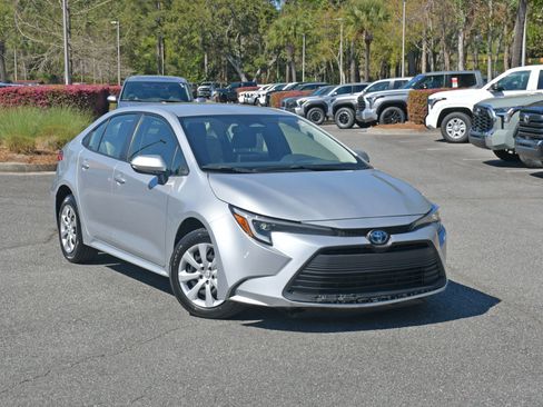Used 2023 Toyota Corolla LE image 6