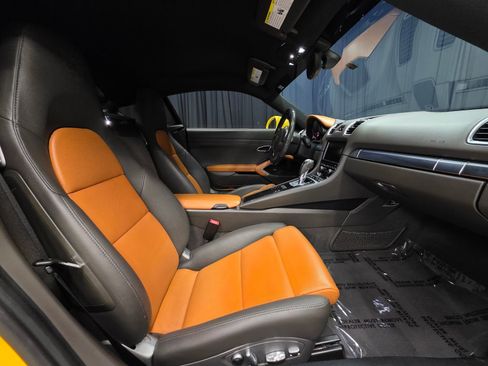 Used 2015 Porsche Cayman image 2