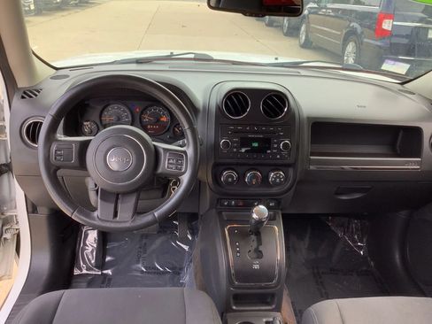 Used 2014 Jeep Patriot Latitude FWD image 19